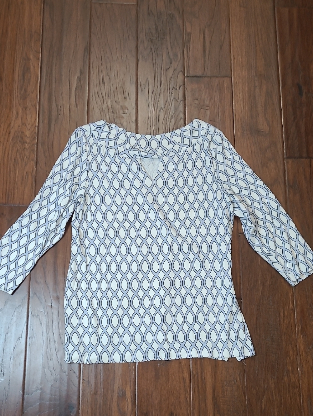 Chico's White, Navy & Baby Blue Oval-Chain Print Twisted Scoop Neck Top Size 1